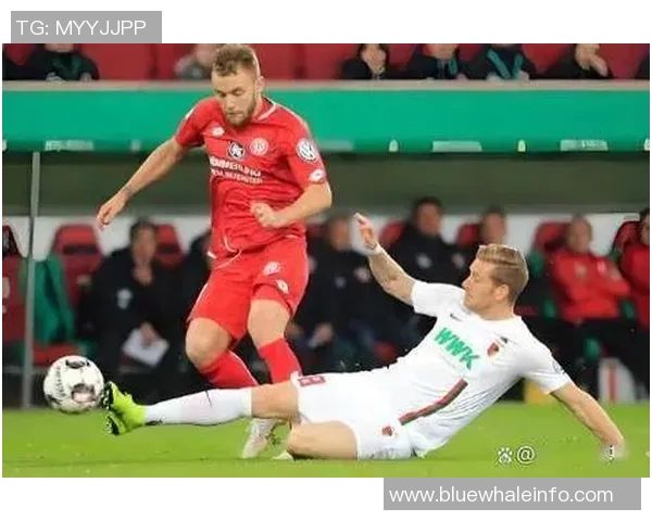 英超赛场频现小动作引发热议 球员行为细节成关注焦点